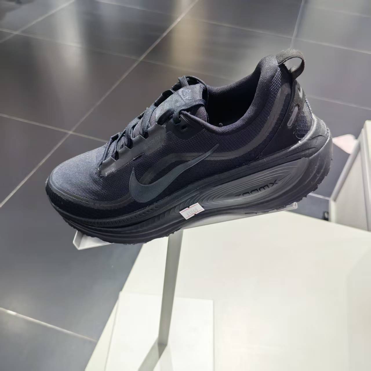 耐克（NIKE）男鞋跑步鞋冬季VOMERO训练健身日常休闲鞋HQ7001001