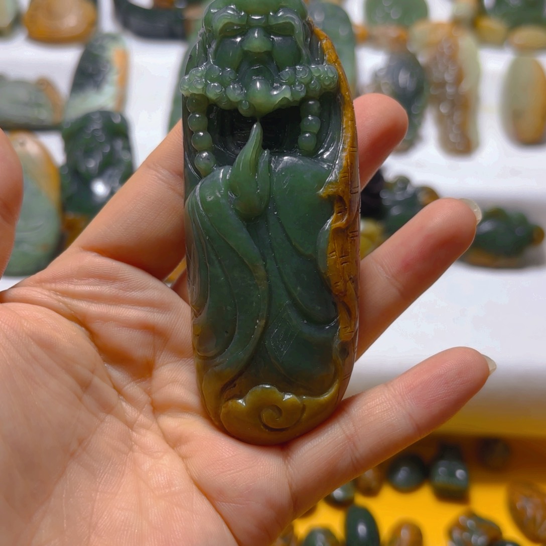 岫岩河磨玉（透闪石质玉）挂件未镶嵌石*