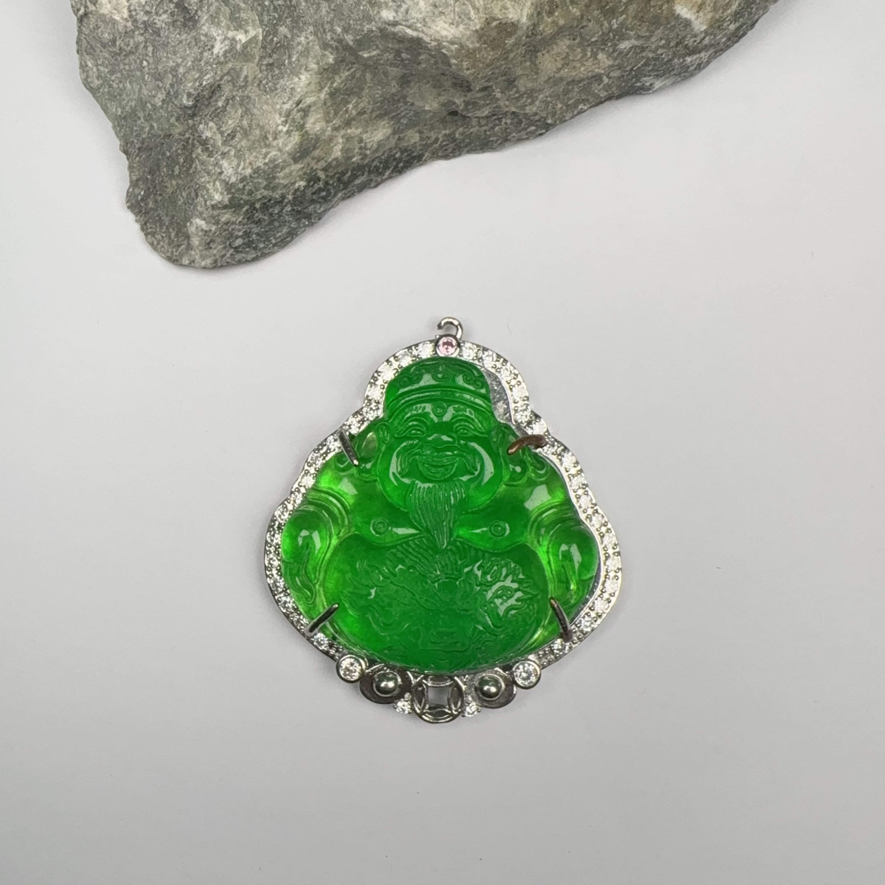 z224绿镶嵌大财神爷带绳时尚精美气质百搭款吊坠