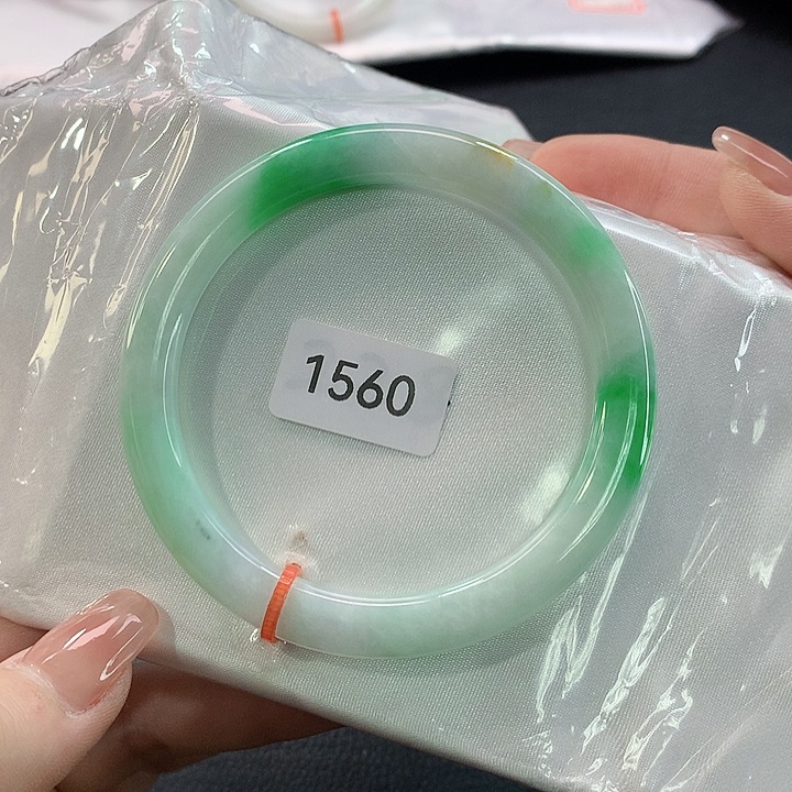 翡翠手镯未镶嵌天然翡翠手镯01