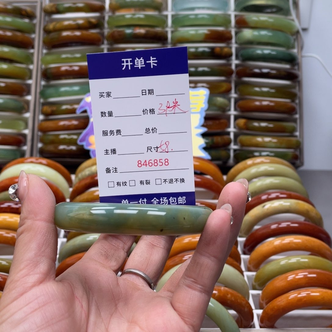 蛇纹石玉手镯未镶嵌维*