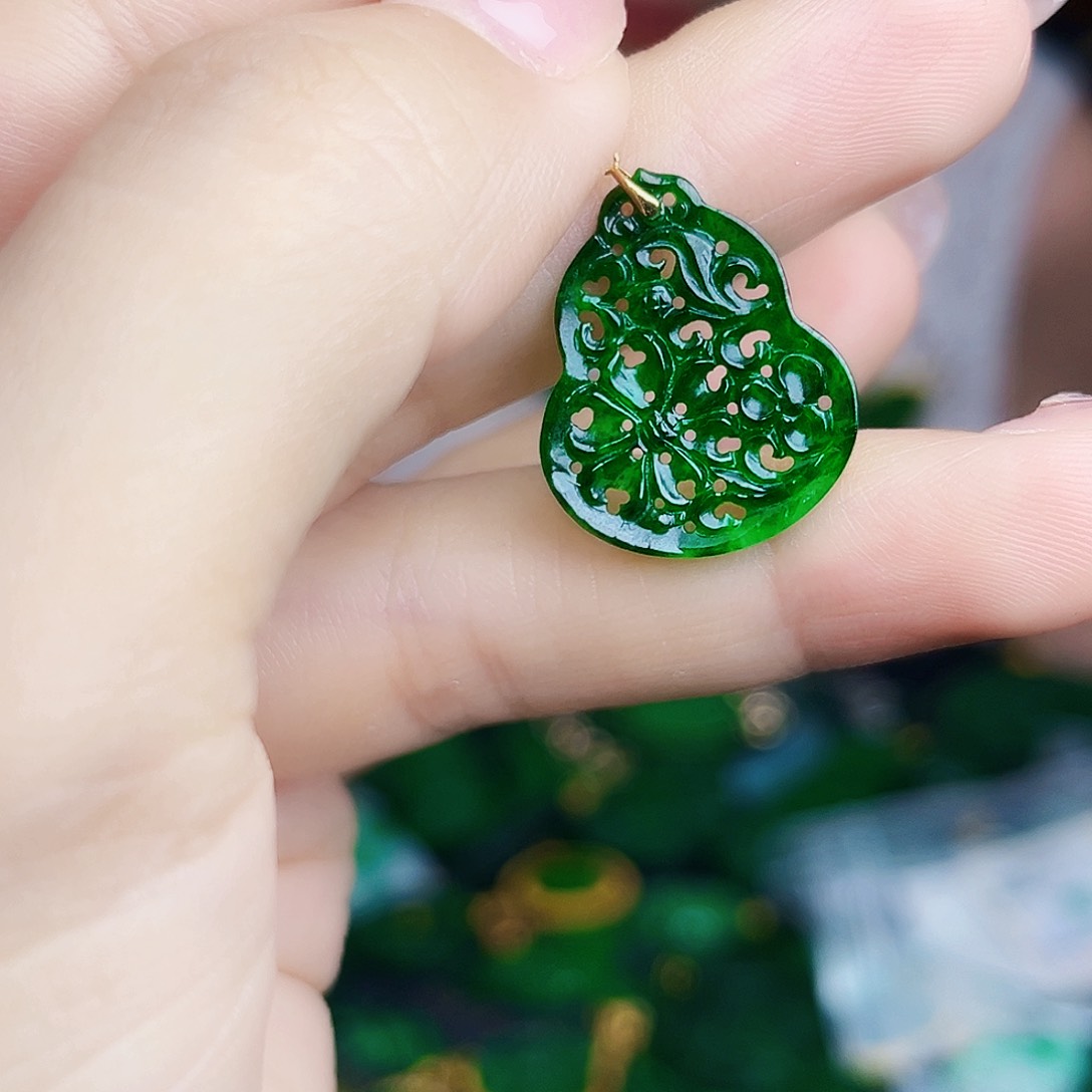 翡翠18K金镶嵌颈饰多样性