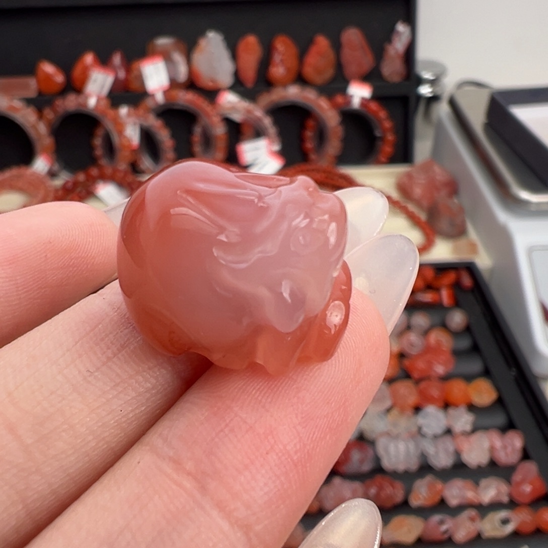 南红玛瑙未镶嵌颈饰貔貅