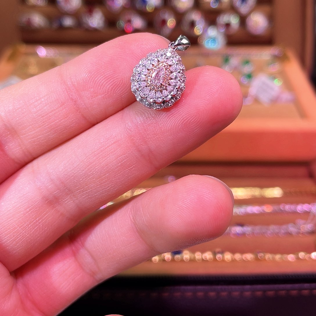 颈饰钻石18K金镶嵌吊坠