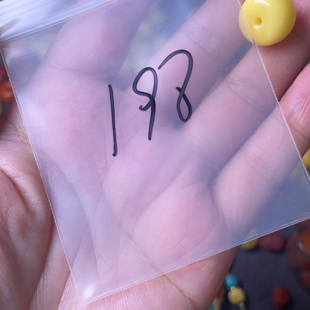 琥珀裸石未镶嵌配饰