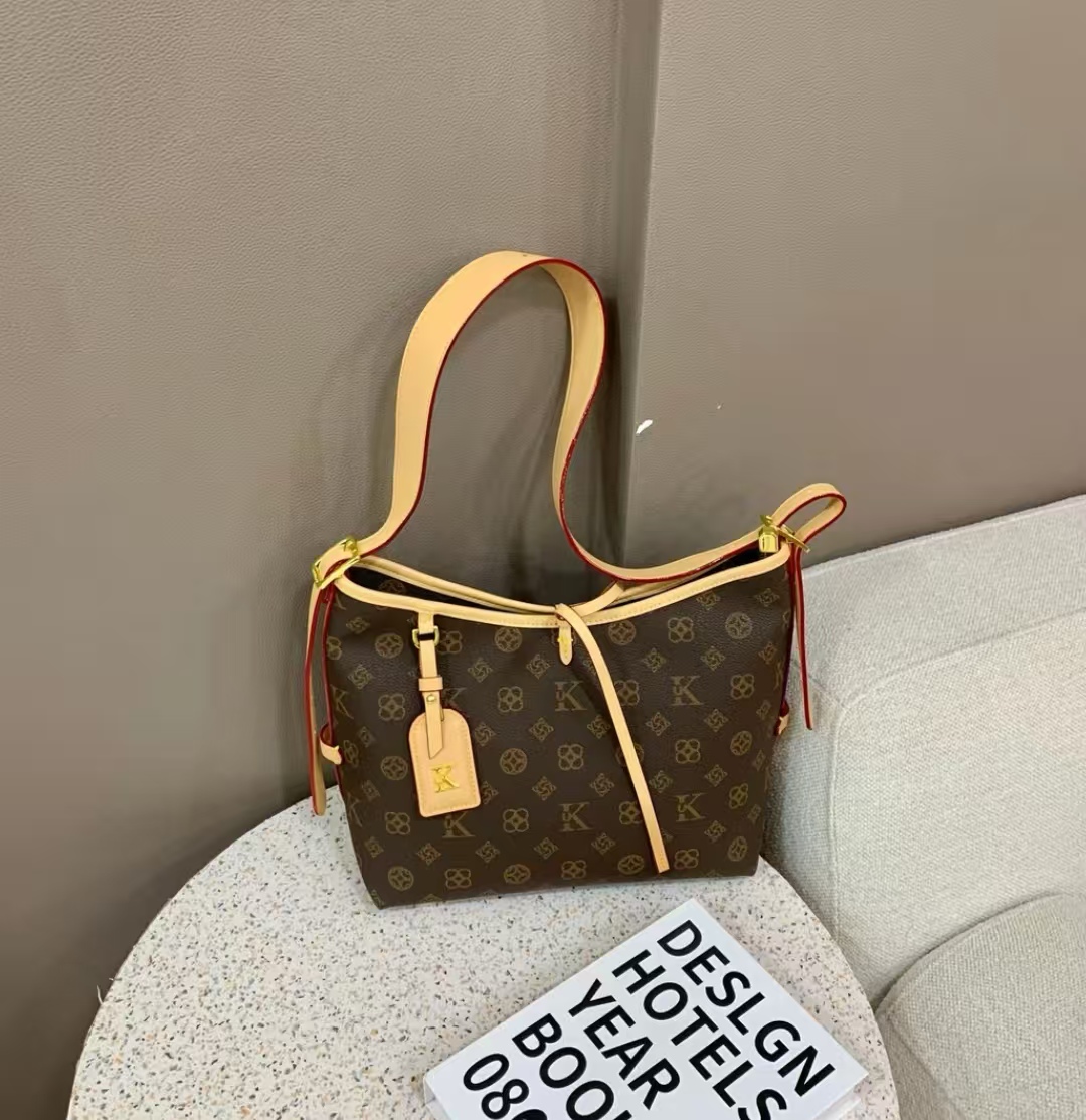 斜挎包防盗时尚耐脏法式肩包大号zz