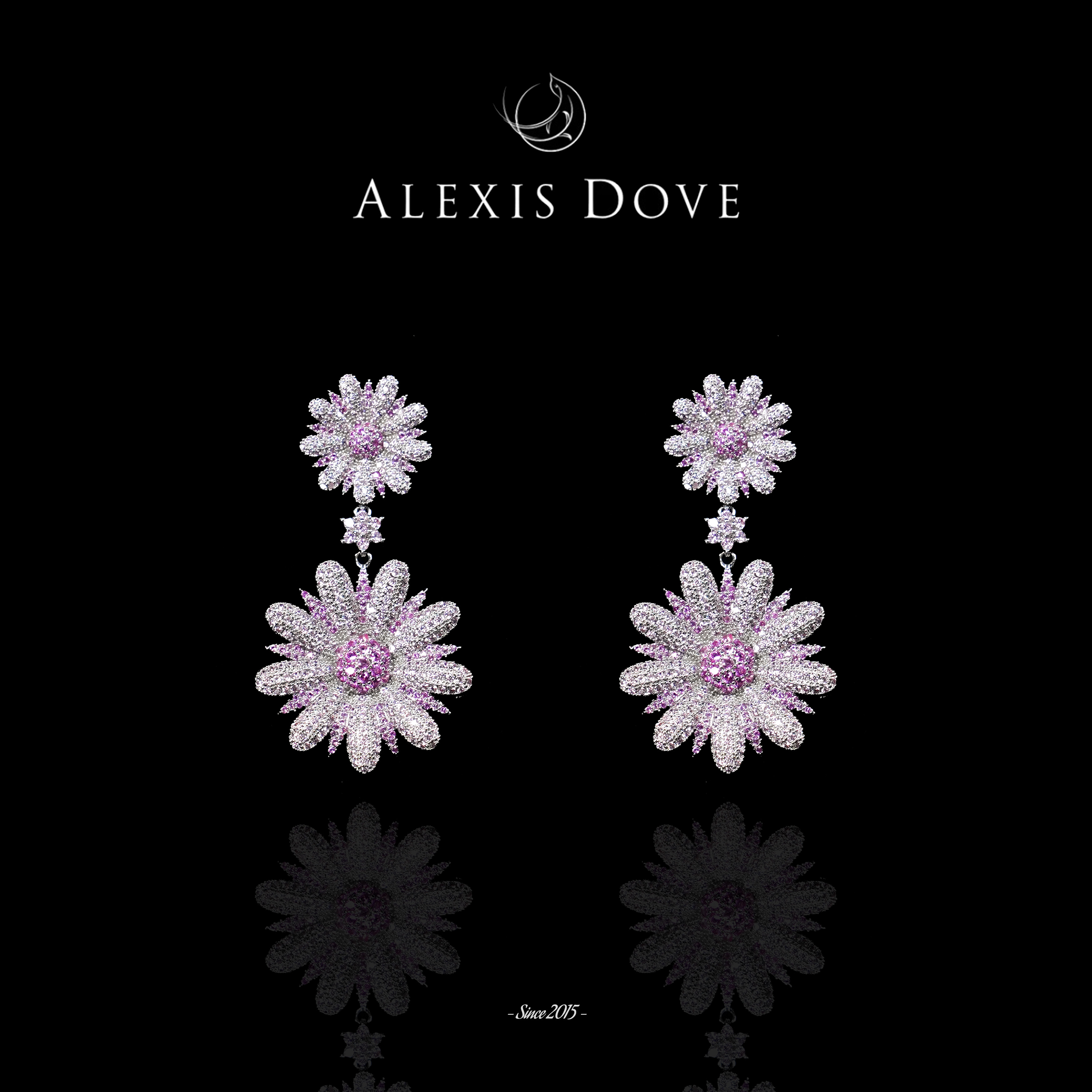 铜合金合成锆石耳饰 高级感满镶粉色太阳花耳钉