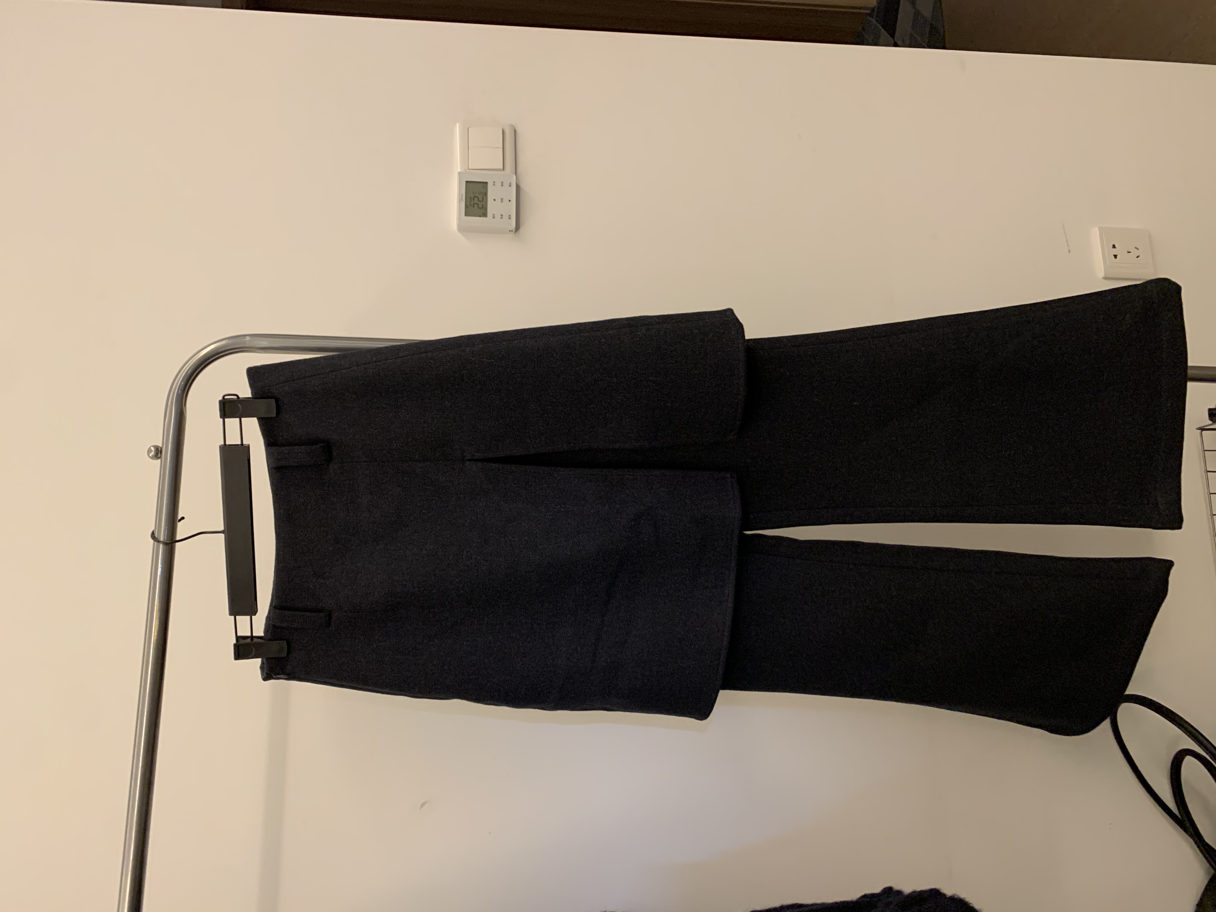 层次感-人字纹高品羊毛裤气质显瘦屁帘裤