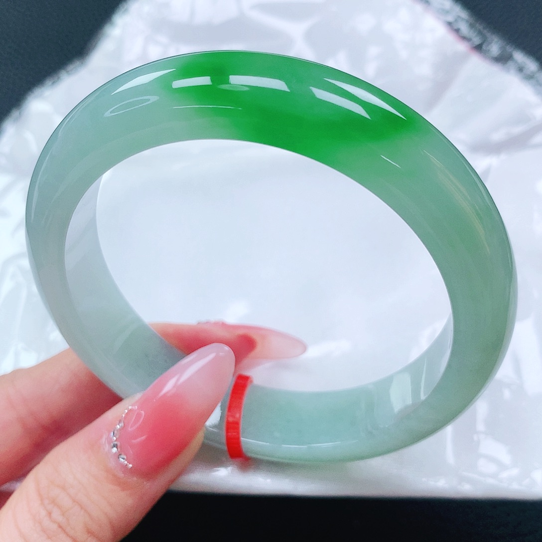 翡翠手镯未镶嵌57圈