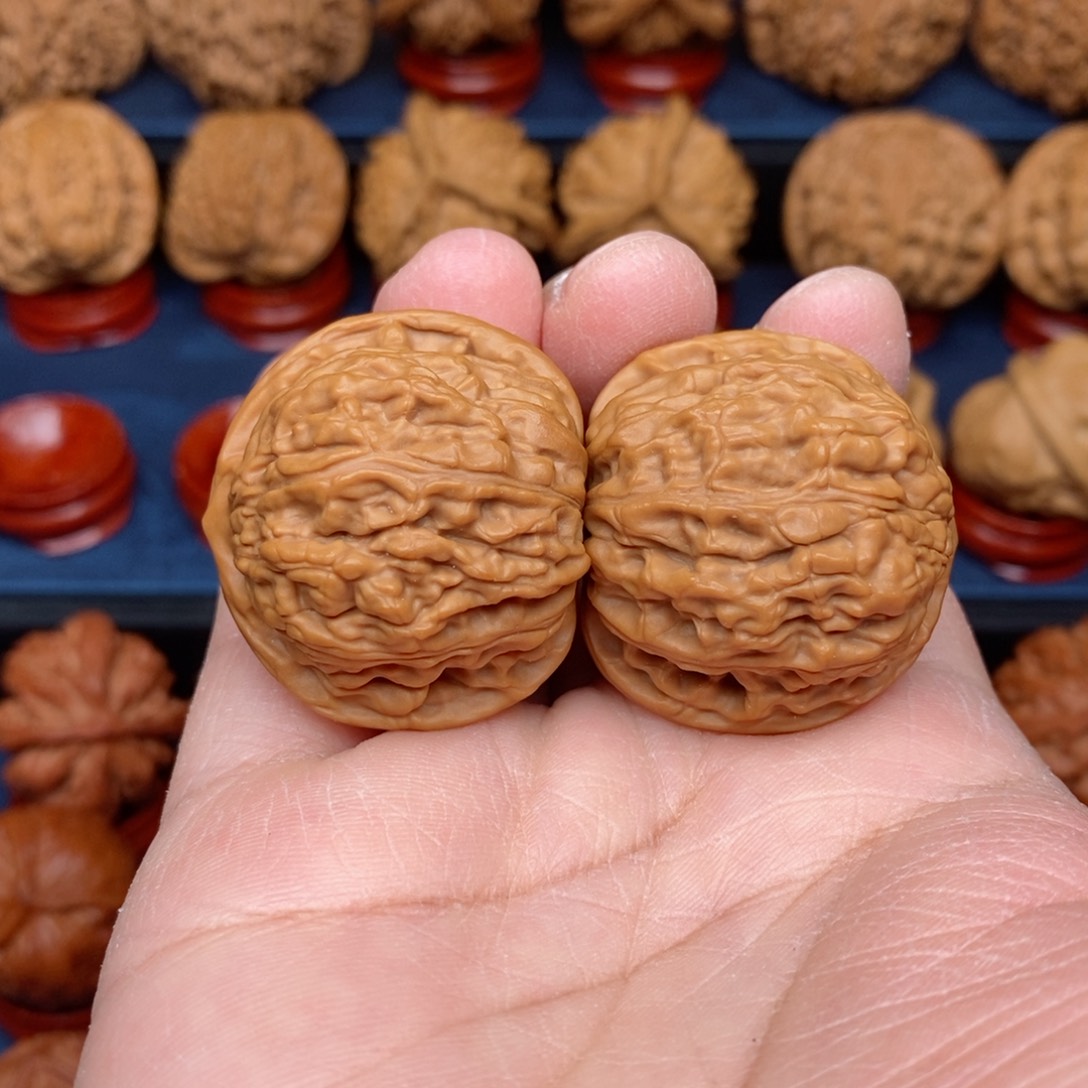 把件文玩核桃手捻野生精品龙胆元宝