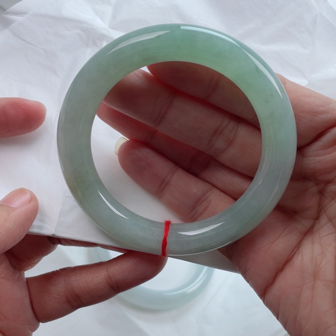 翡翠手镯未镶嵌翡翠手镯