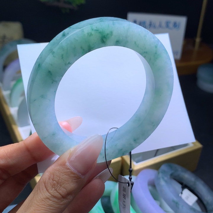 定制翡翠未镶嵌翡翠手镯