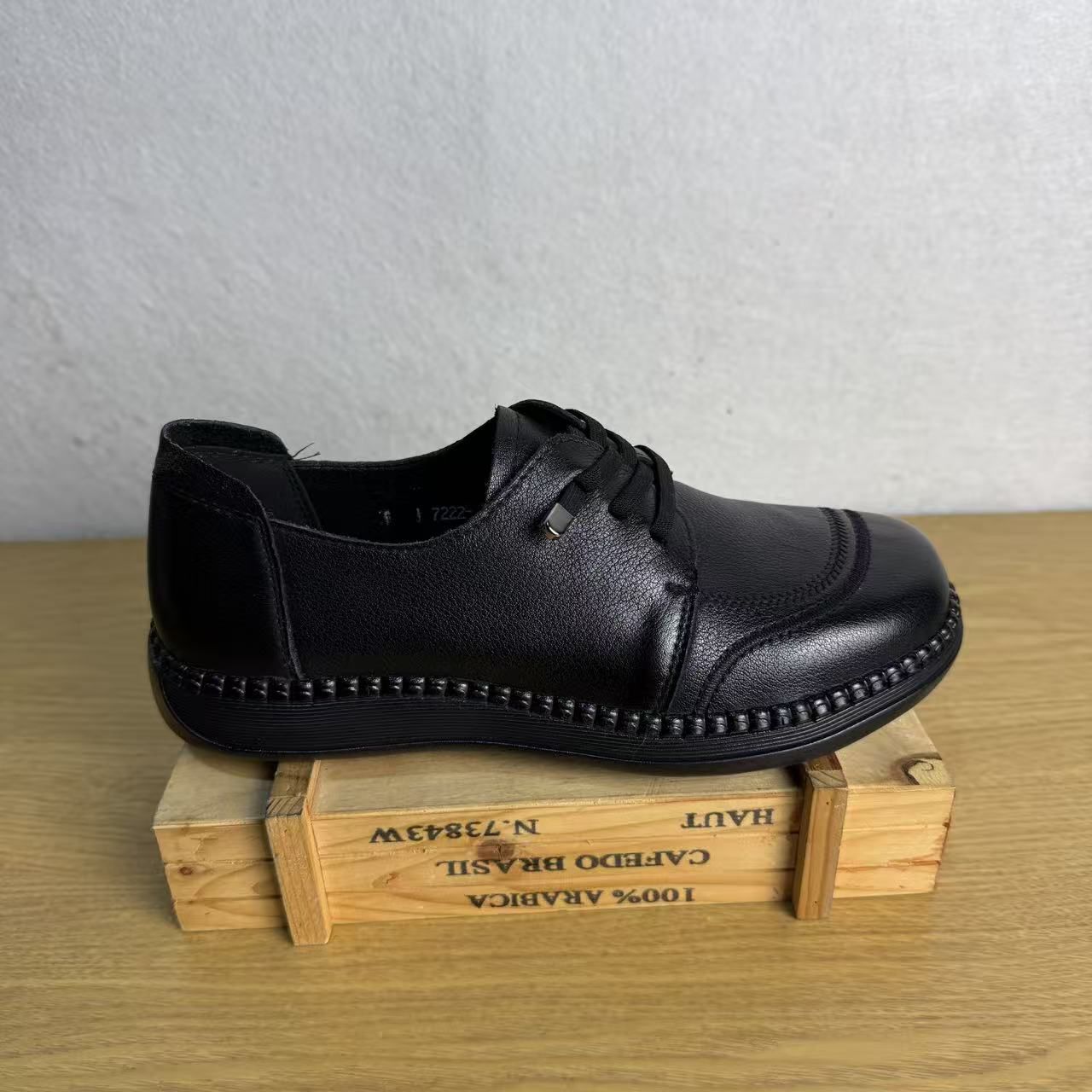 春秋新款真皮妈妈鞋女软底防滑平底舒适中老年女士单鞋软面小皮鞋