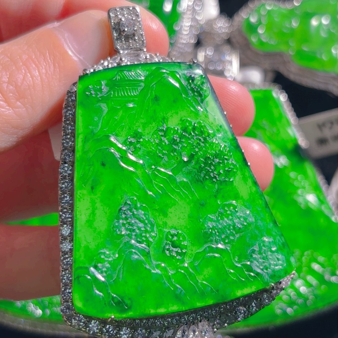 翡翠颈饰银S925镶嵌山水牌