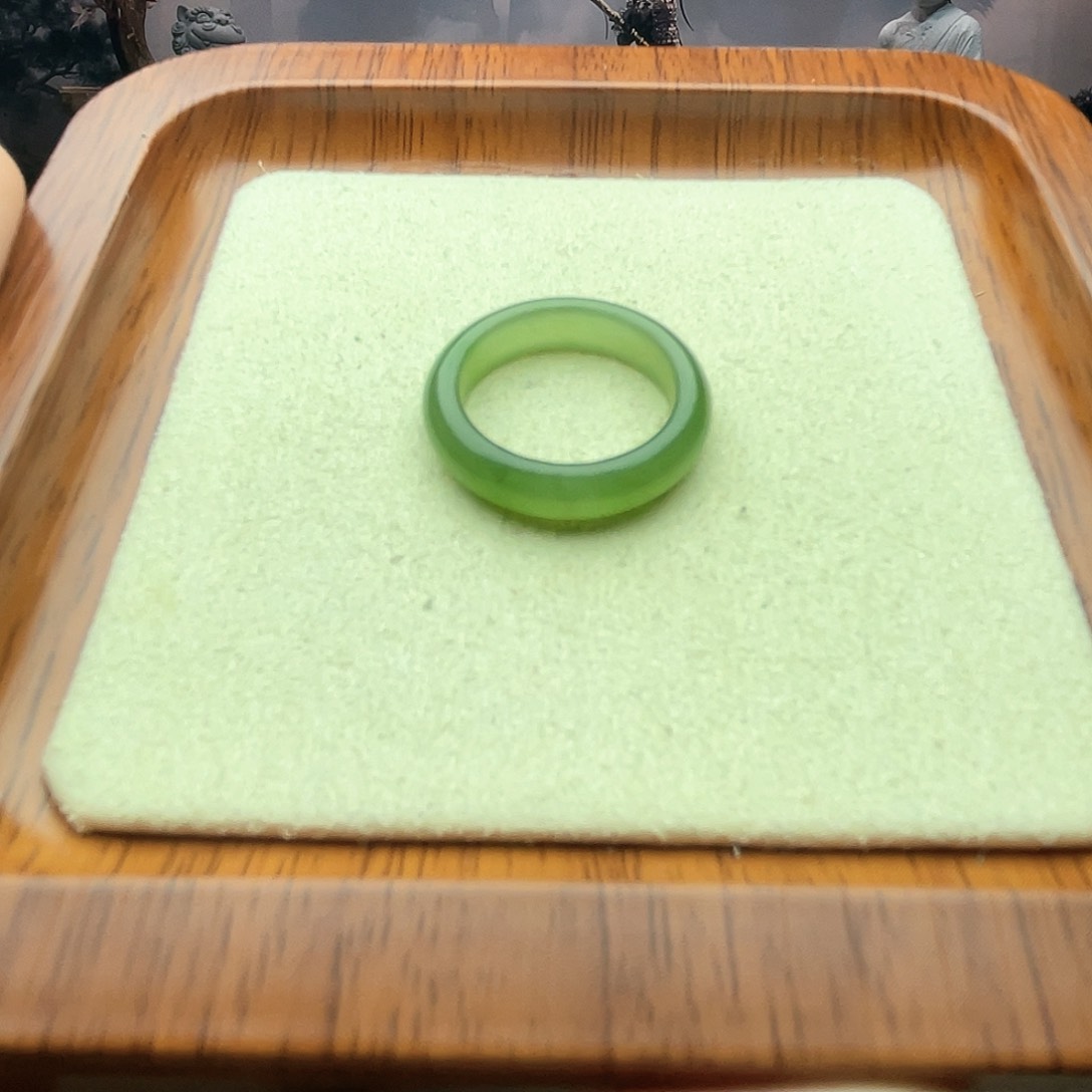 和田玉戒指未镶嵌碧玉无黑点果绿色14号