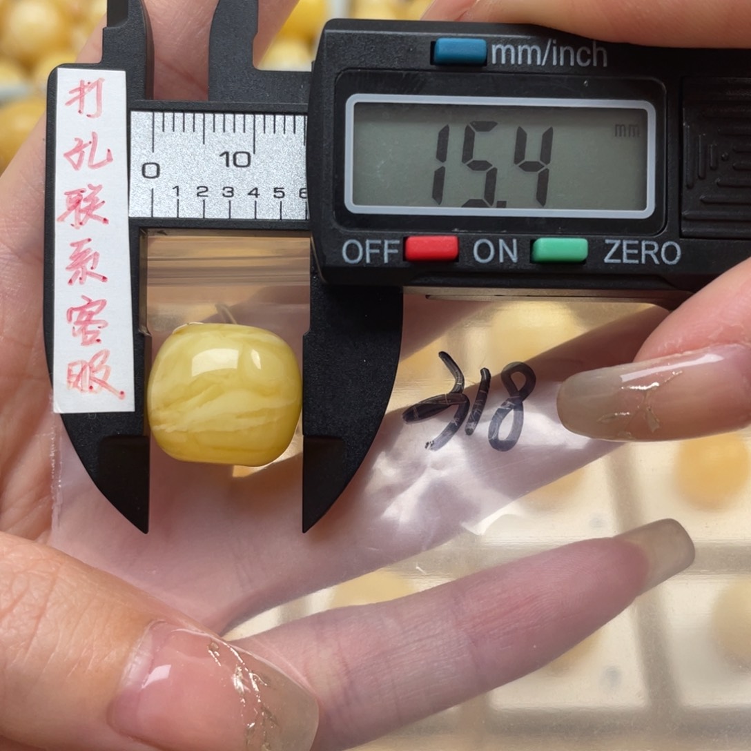 蜜蜡裸石未镶嵌蜜蜡