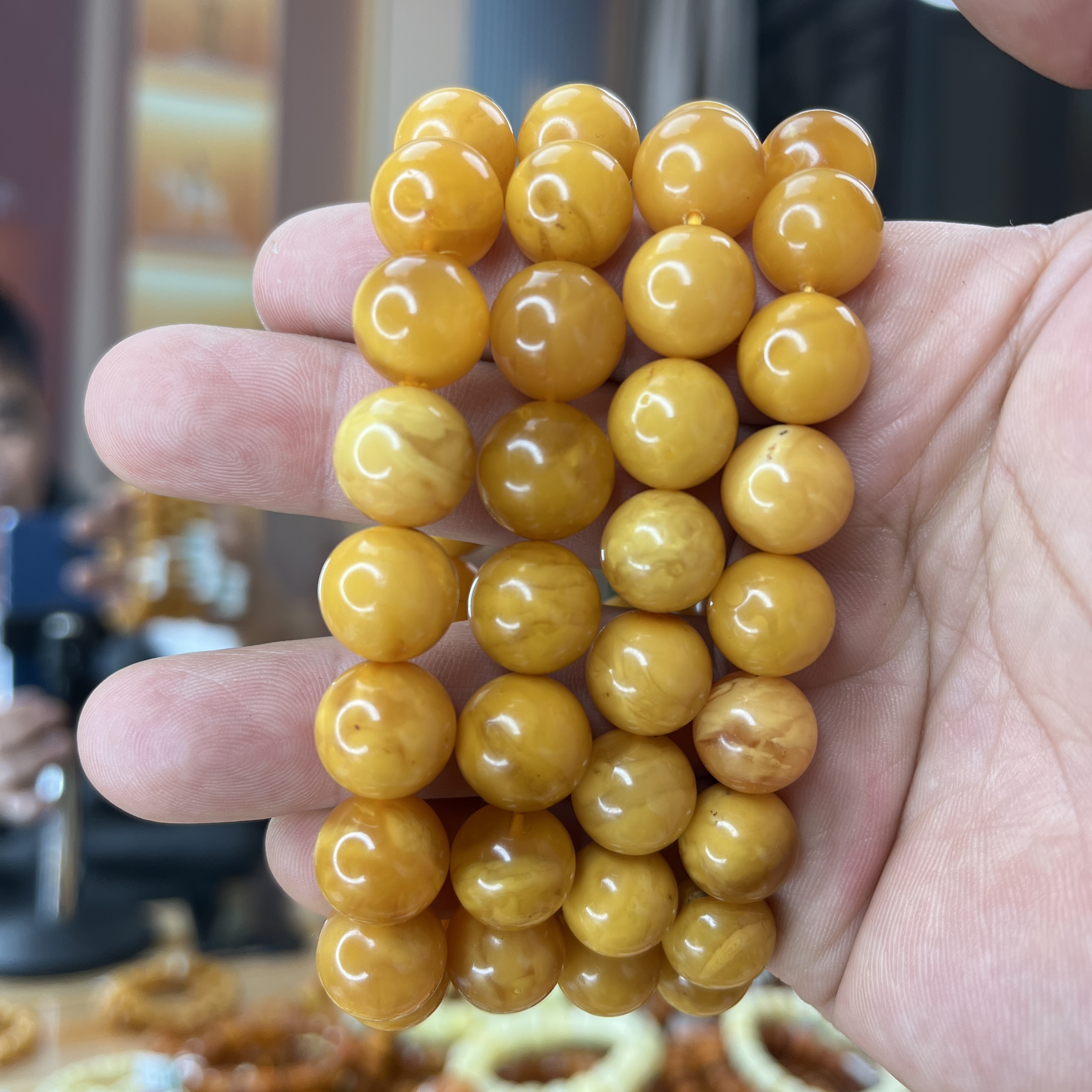 【喜来福珠宝】XQ0474/12mm天然老蜜蜡圆珠手串单圈(多样性发其一)