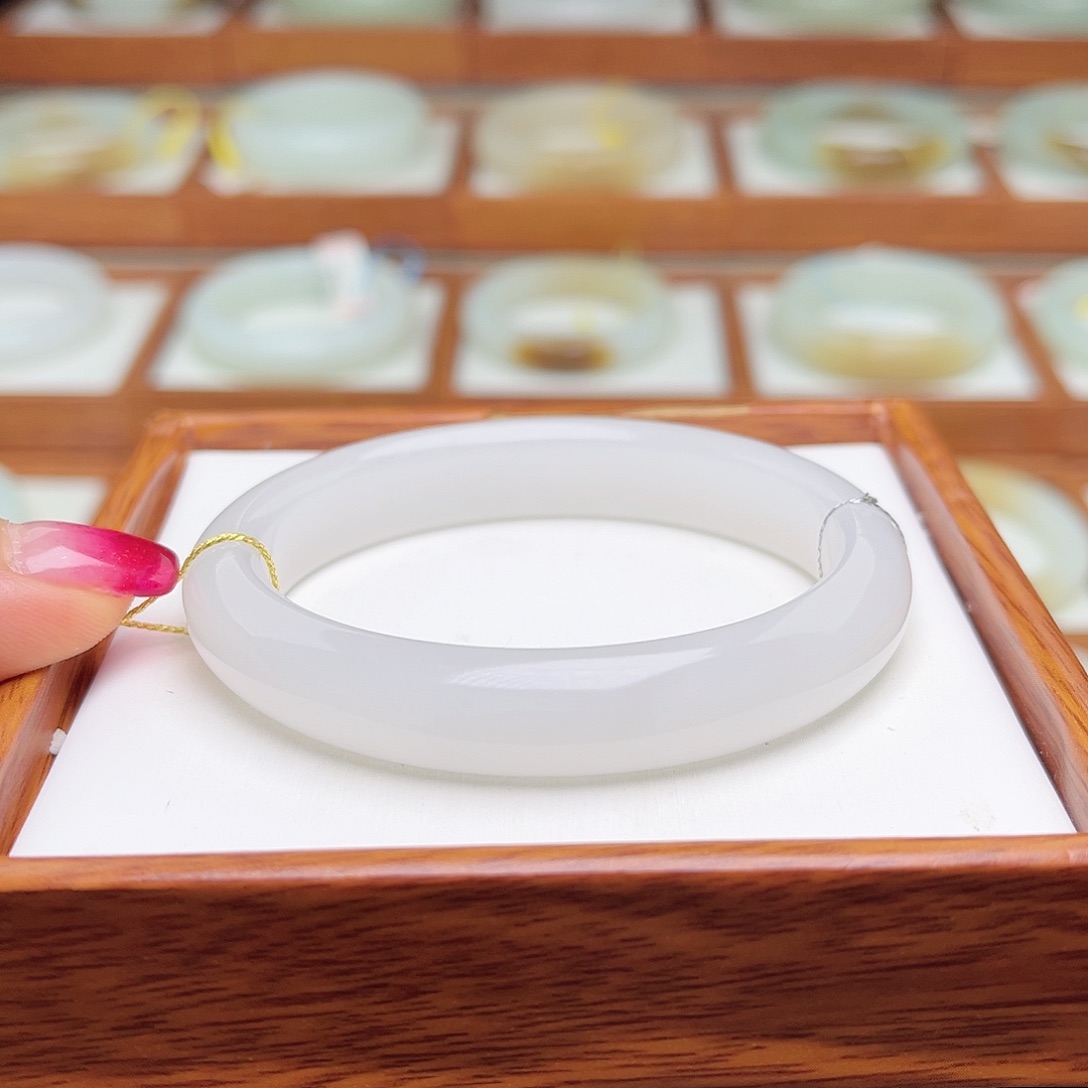 和田玉手镯未镶嵌54