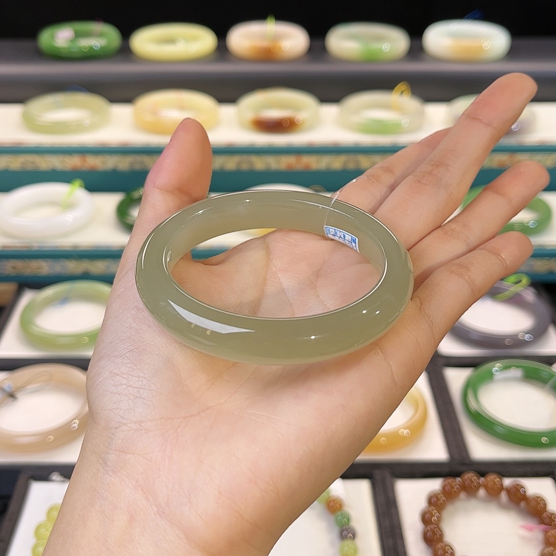 和田玉手镯未镶嵌茶晴