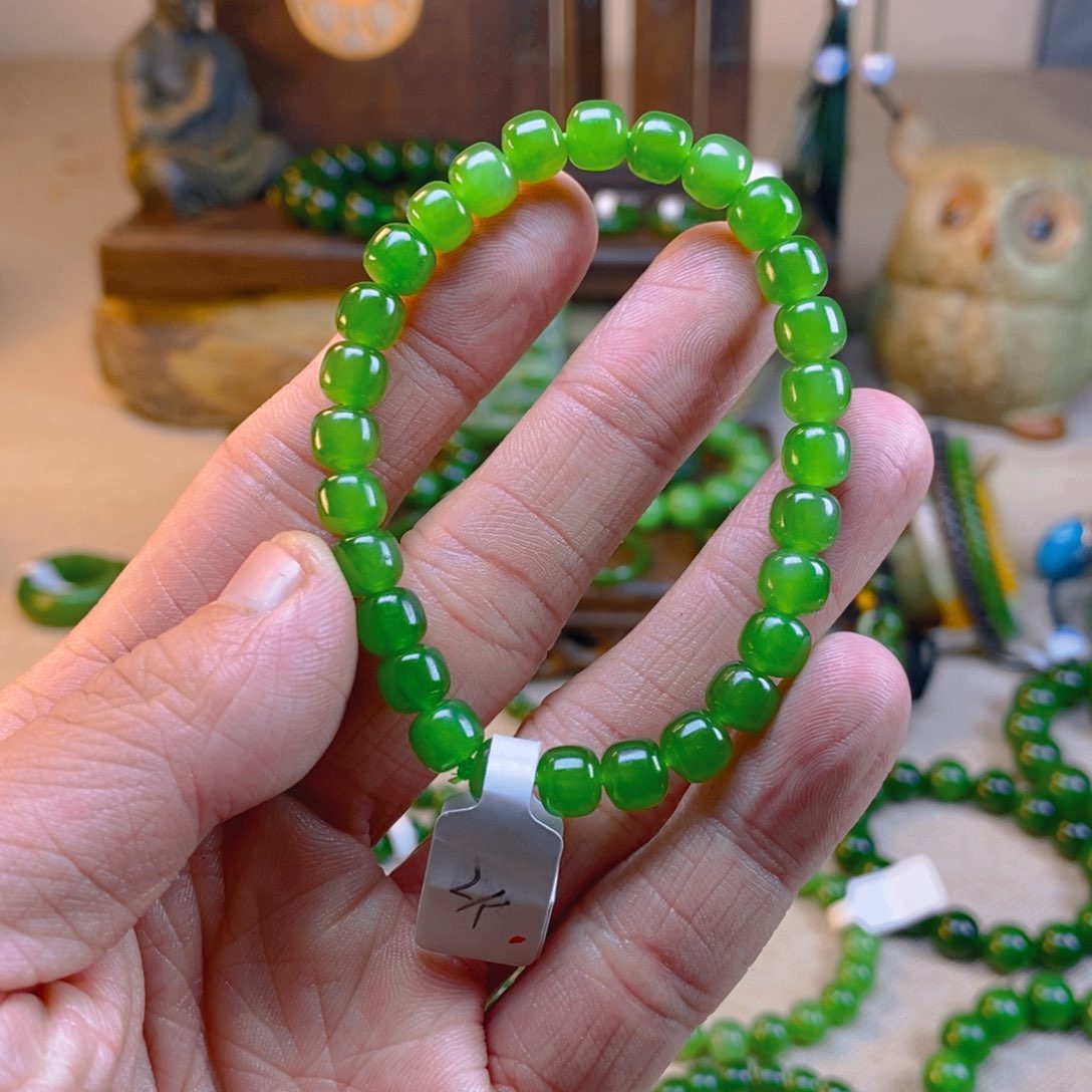 和田玉颈饰未镶嵌喔**?