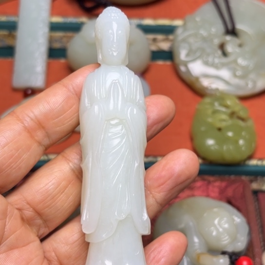 崇***良和田玉未镶嵌颈饰