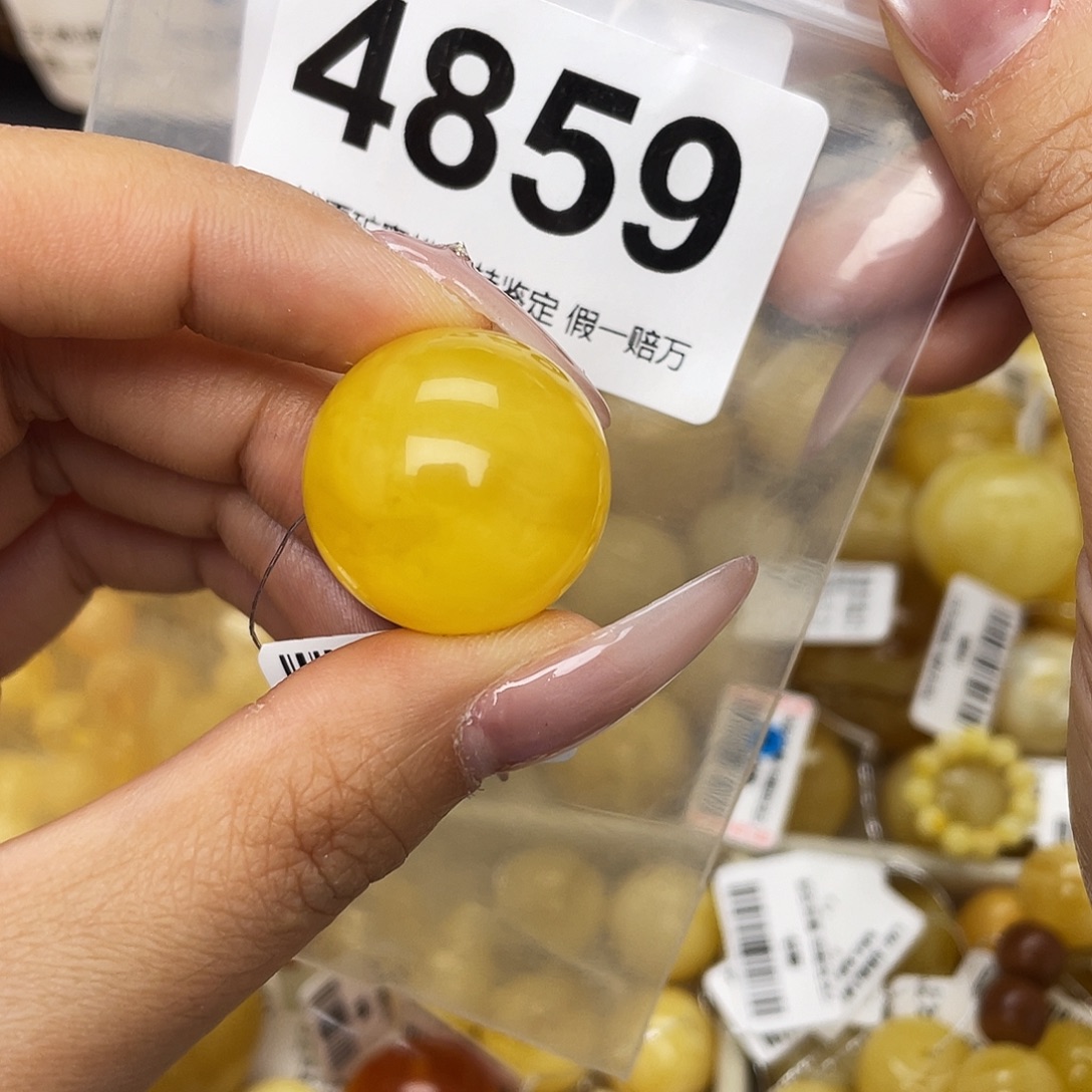 王***昊蜜蜡未镶嵌珠宝奇石22.7