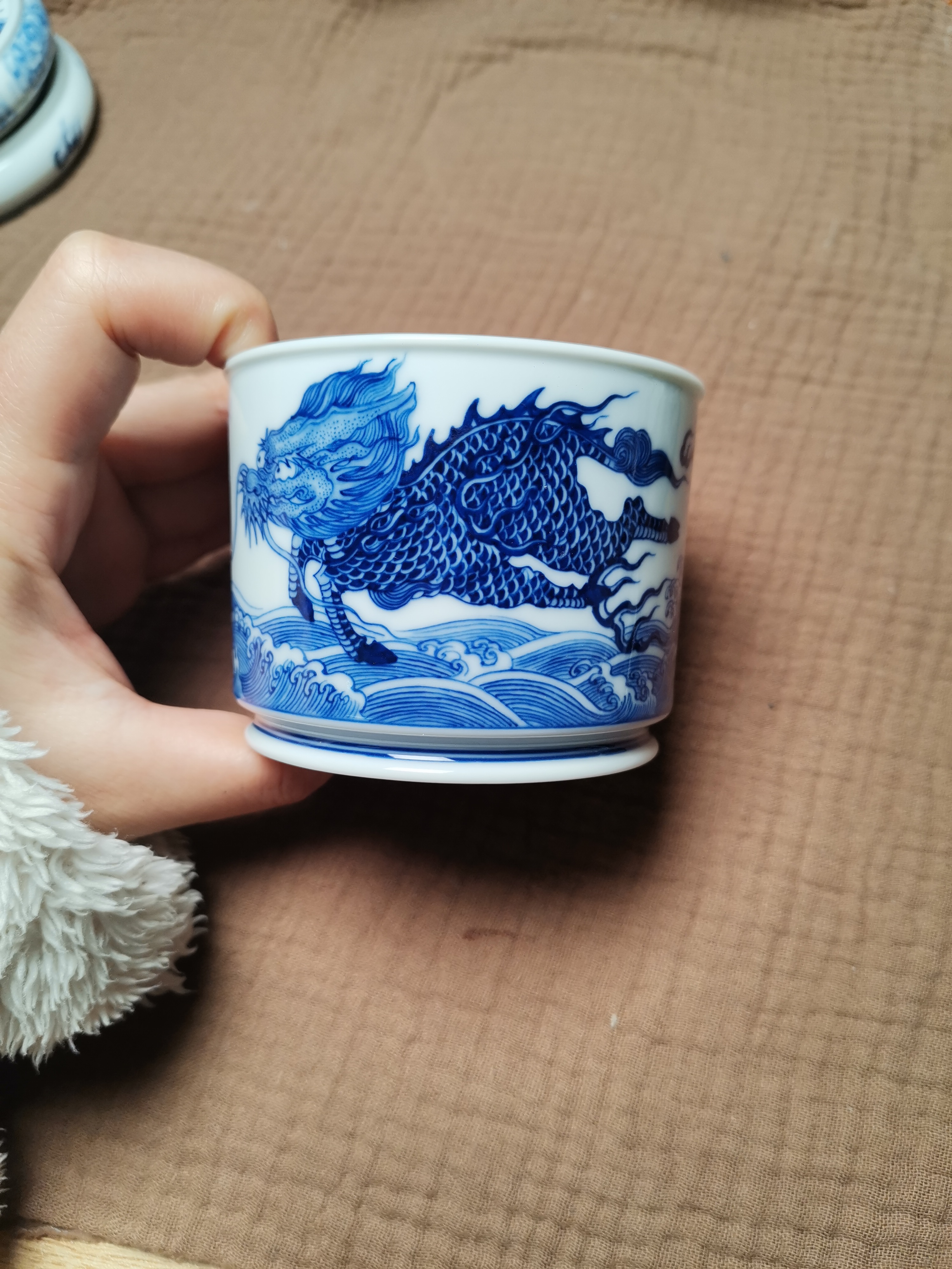 景德镇手绘麒麟直筒杯
