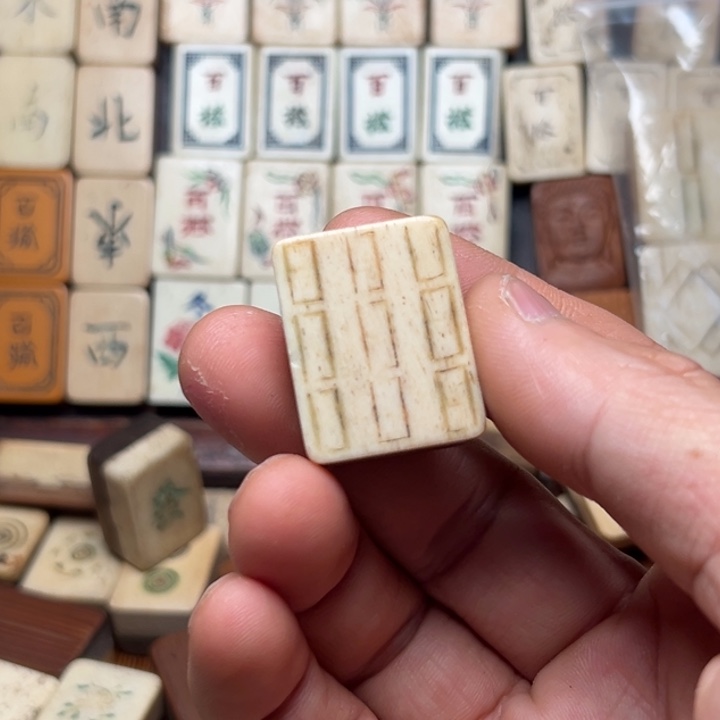 卡***卡实心竹雕刻手把件