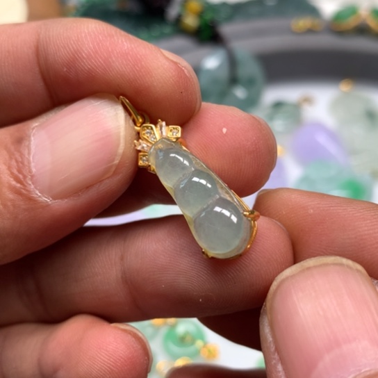 翡翠颈饰未镶嵌翡翠