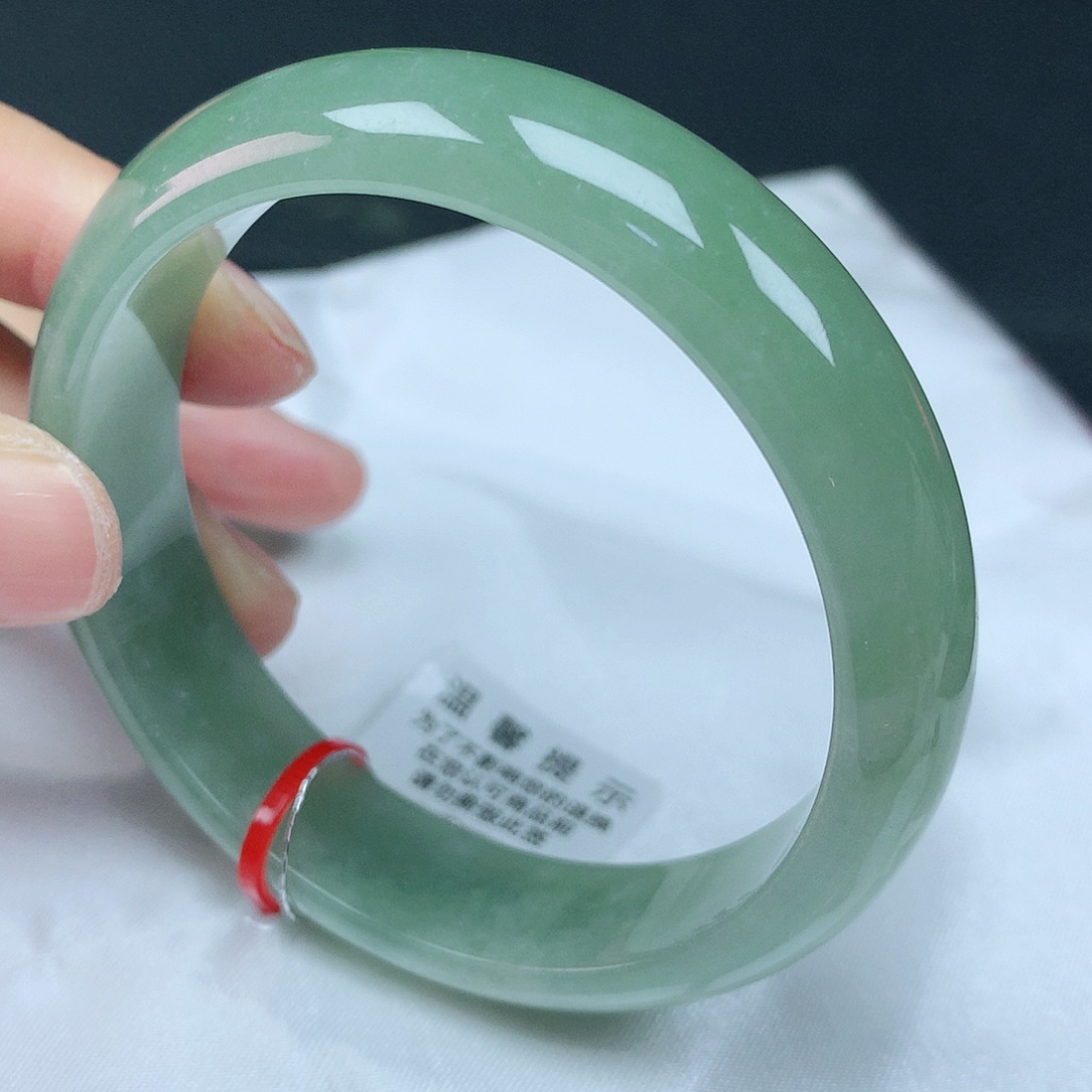 翡翠手镯未镶嵌56轮胎