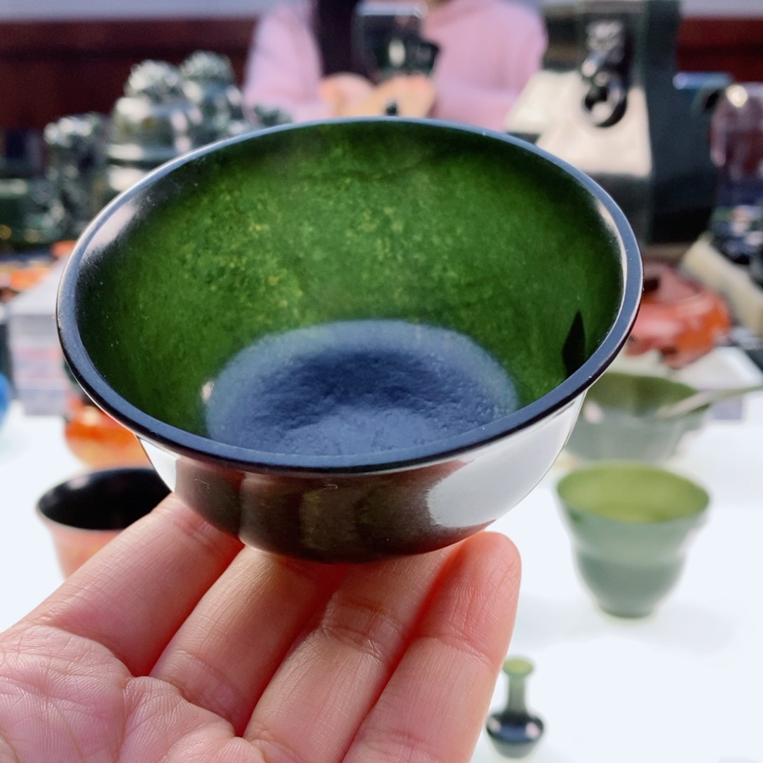 和田玉（青玉）摆件未镶嵌微瑕茶碗