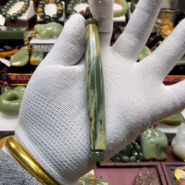 未镶嵌岫岩河磨玉（透闪石质玉）把件盛**国