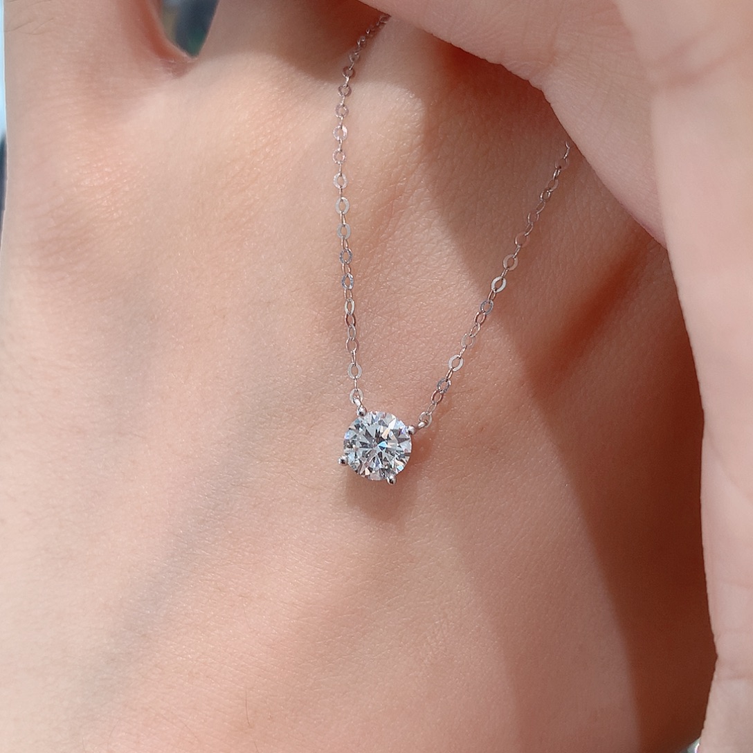 颈饰18K金镶嵌实验室培育钻石
