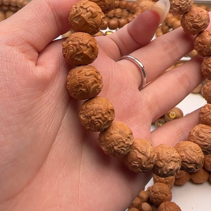 *****吊坠猴头核桃漏眼款小关公（颗颗漏）