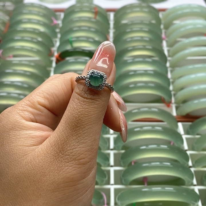 岫玉未镶嵌手镯好