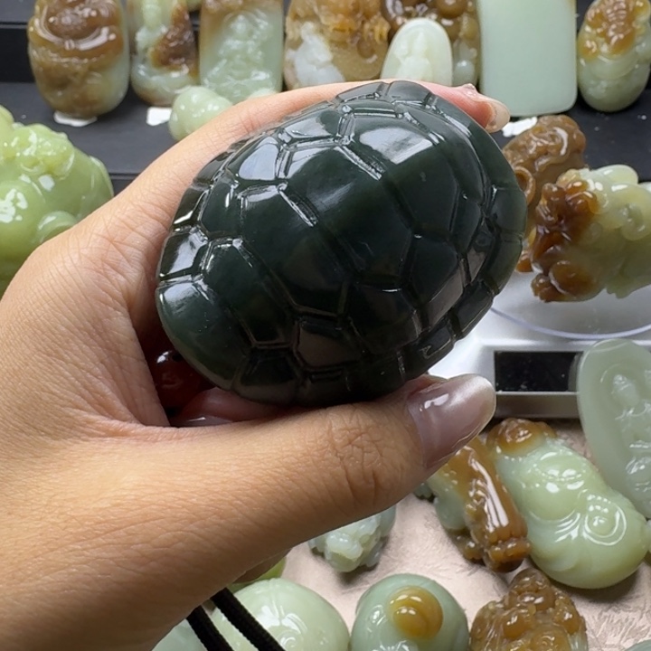 和田玉未镶嵌把件