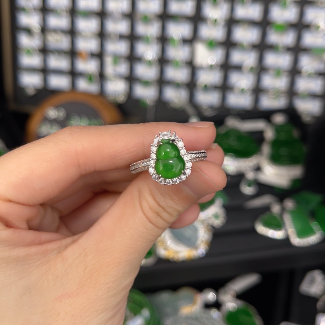 翡翠戒指银S925镶嵌翡翠戒指