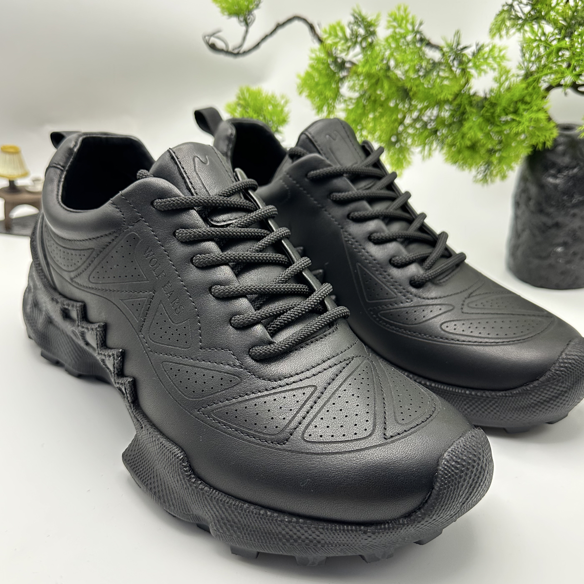 狼耳超轻底海外版探索男鞋，纯牛皮压花纹简单时尚鞋底轻便软弹