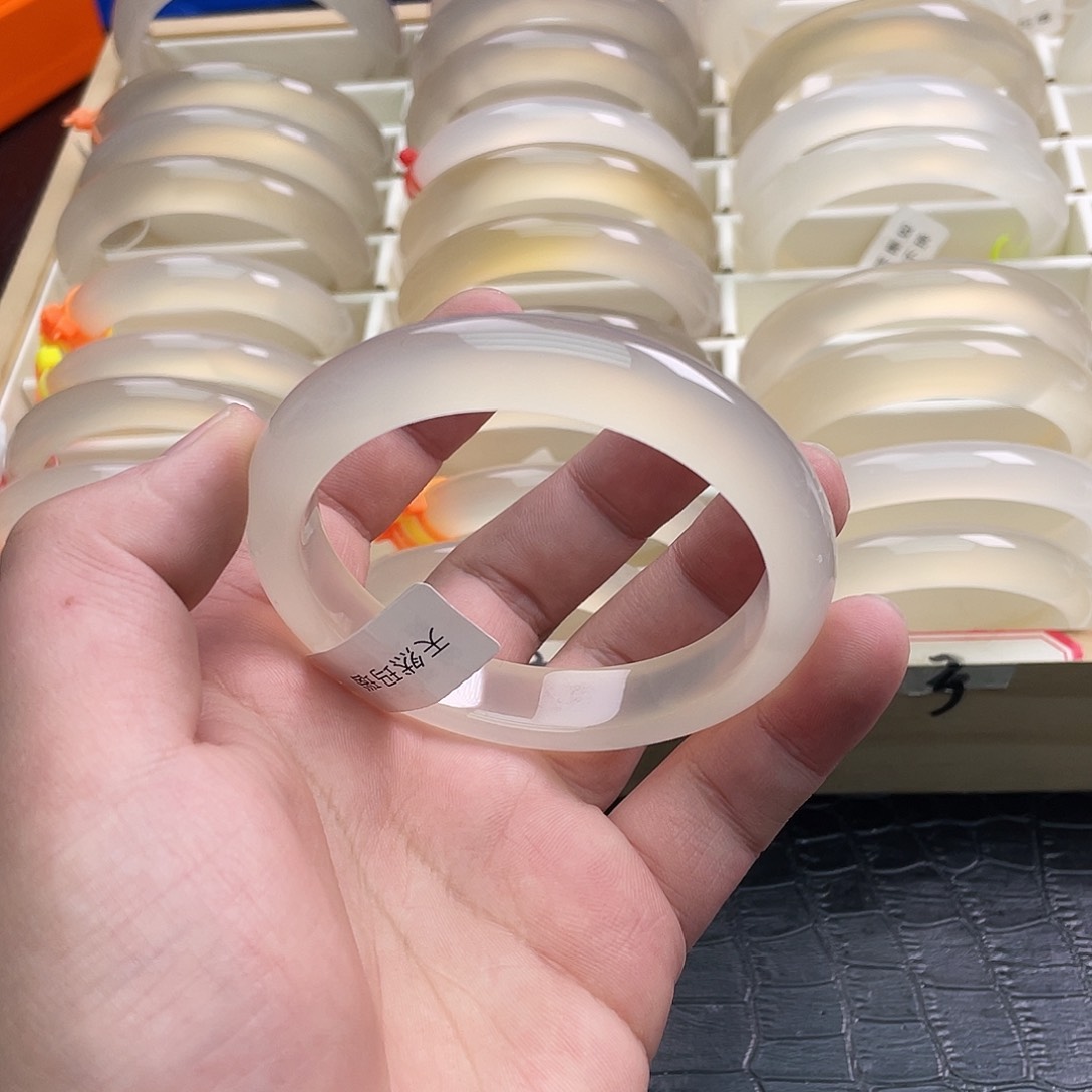 玛瑙/玉髓手镯未镶嵌