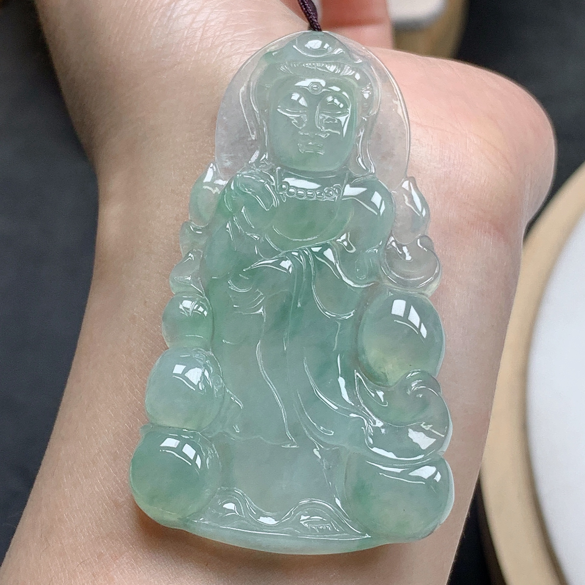 缅甸天然A货翡翠冰种飘绿站观音吊坠