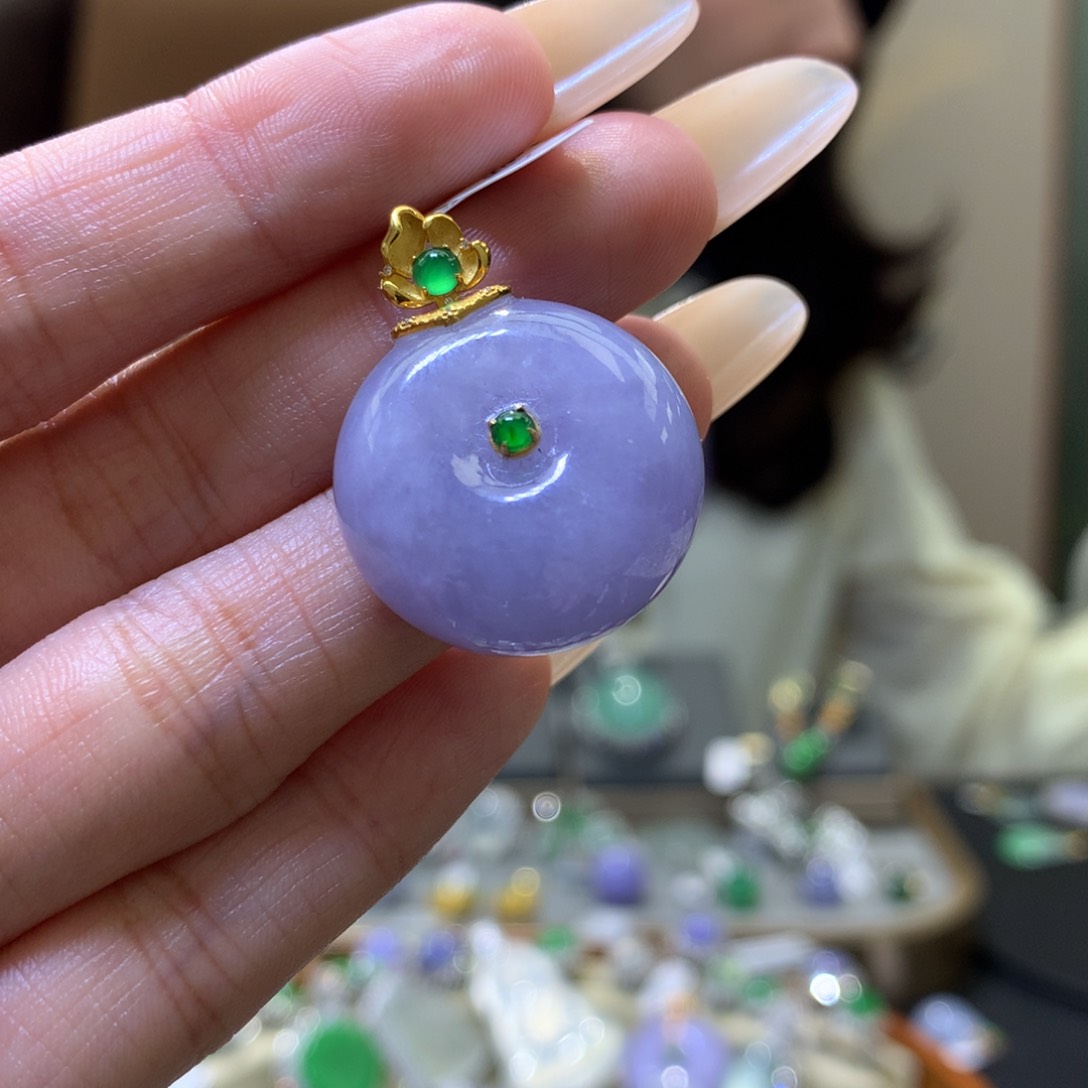 颈饰18K金镶嵌翡翠