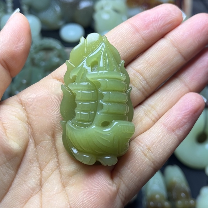 开****和田玉未镶嵌颈饰