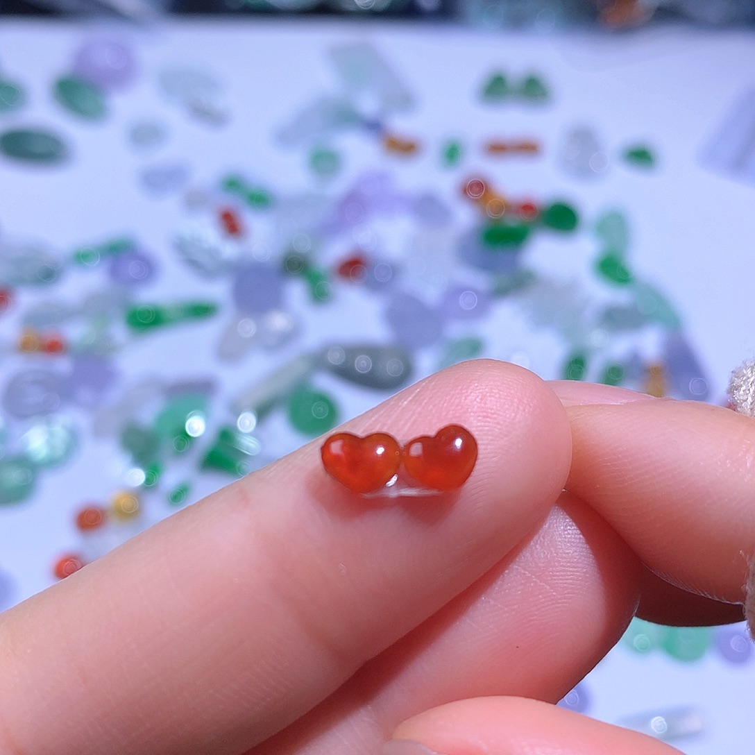 翡翠未镶嵌颈饰心