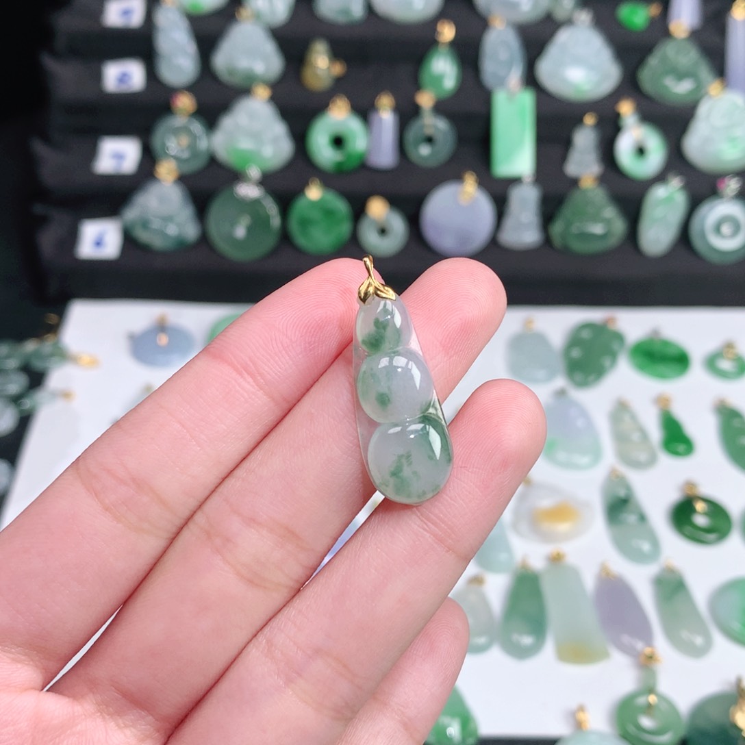 翡翠颈饰未镶嵌翡翠