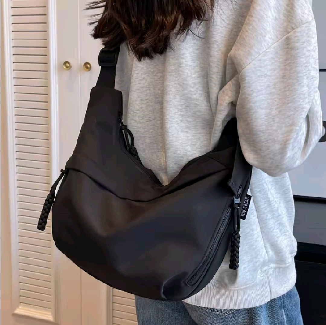 【保证真皮】6013黑色Y家笔筒包斜挎单肩包经典斜挎包手提包