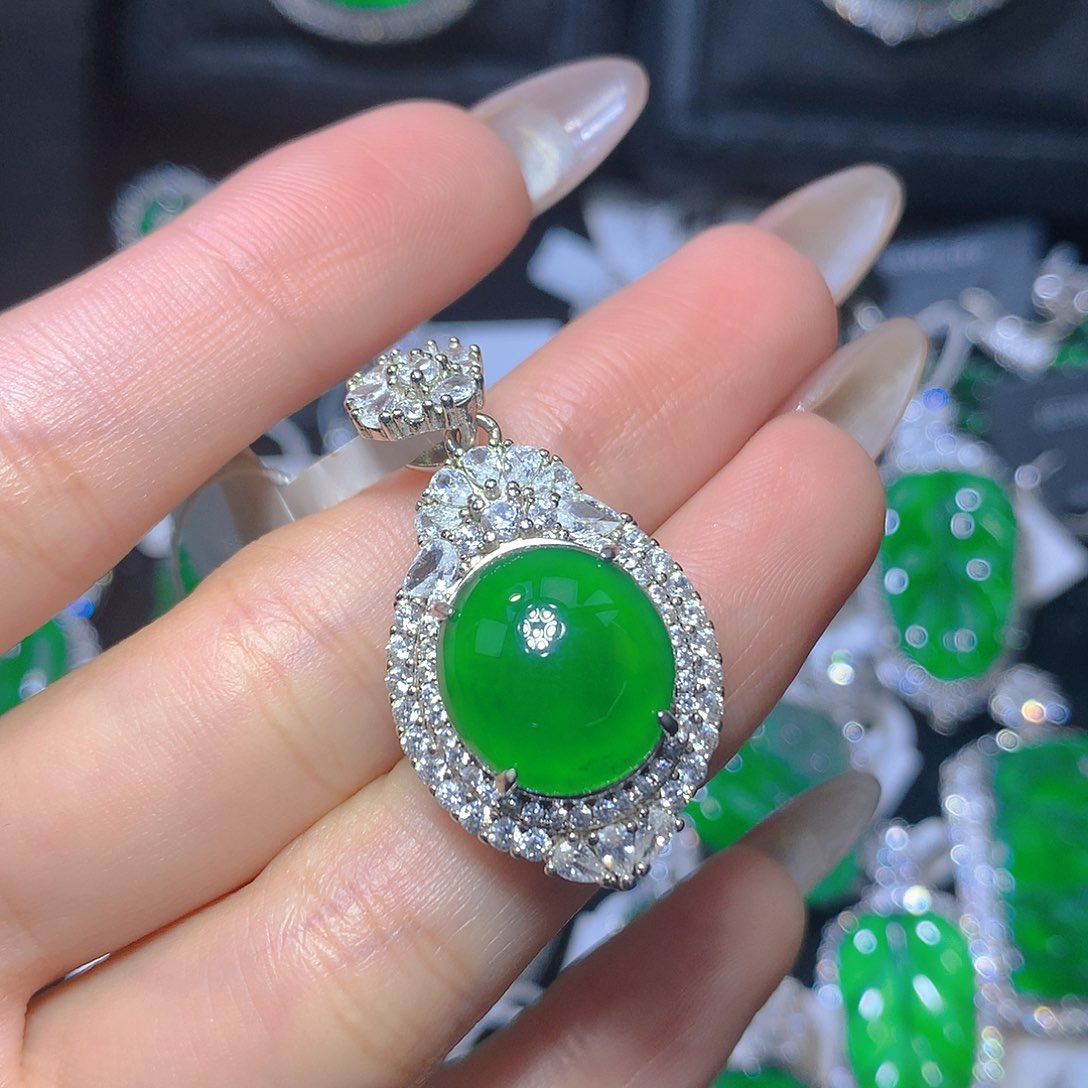 翡翠颈饰银S925镶嵌翡翠