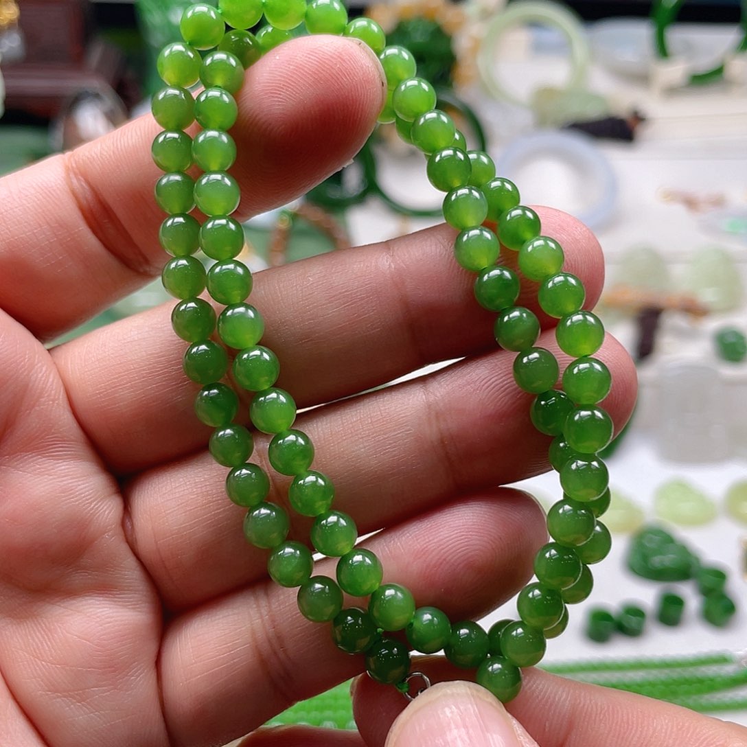 颈饰未镶嵌和田玉（碧玉）