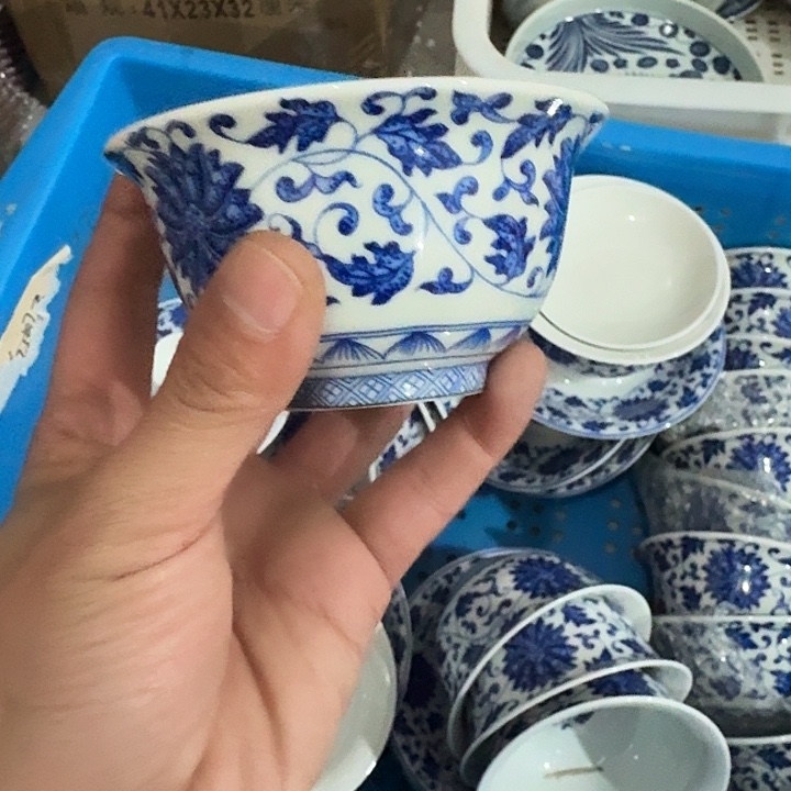 杯青花缠枝莲大压手