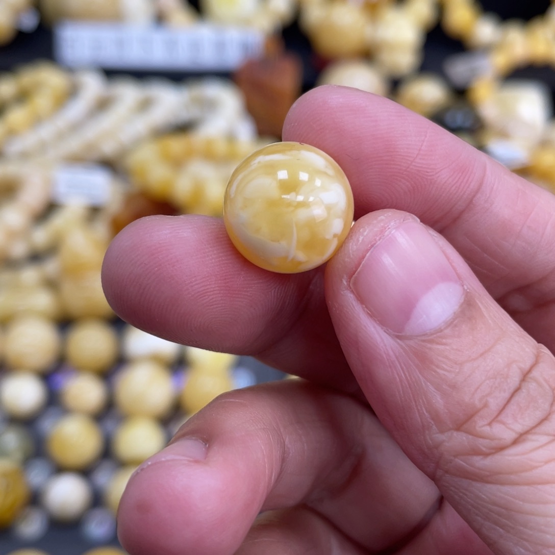 琥珀珠宝奇石未镶嵌14.7mm瑕疵打孔 