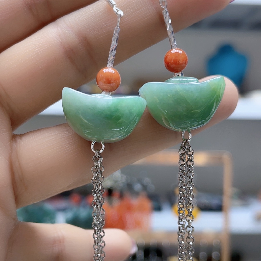 玫****翡翠未镶嵌颈饰耳环